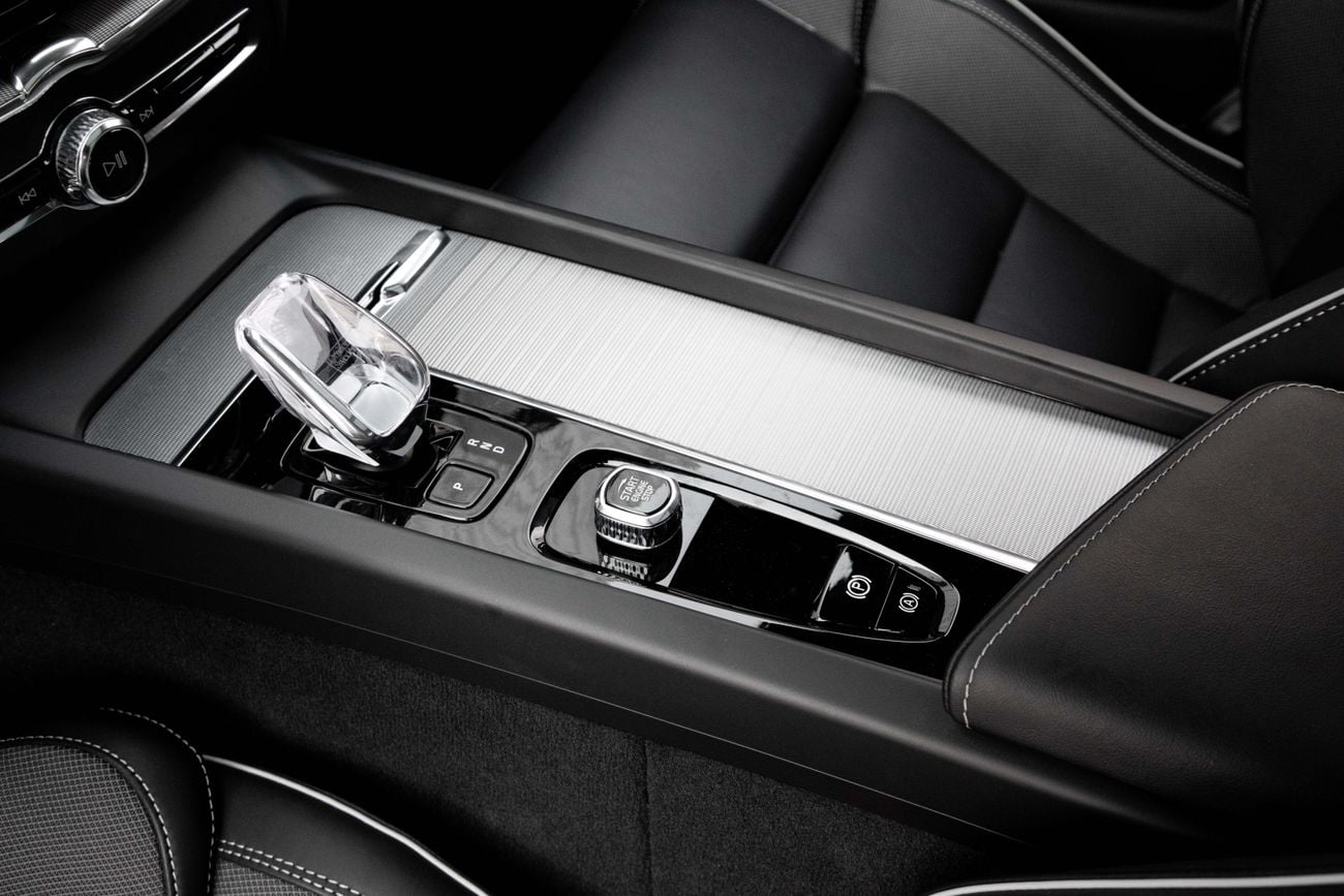 Volvo XC60 B5 ULTIMATE DARK XC60 B5 Ultimate Dark | 2,448 P.M | 0% Downpayment | Volvo Warranty