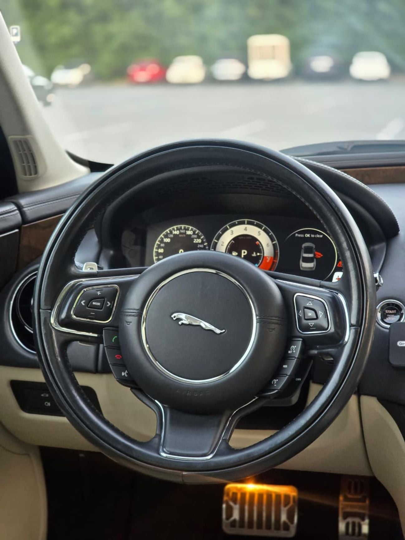 Jaguar XJ 50 - LWB Jaguar XJ 50 / 2019 V6 3.0L GCC Specs | Orginal paint | Accidrnt free | 2Keys | Perfect condition