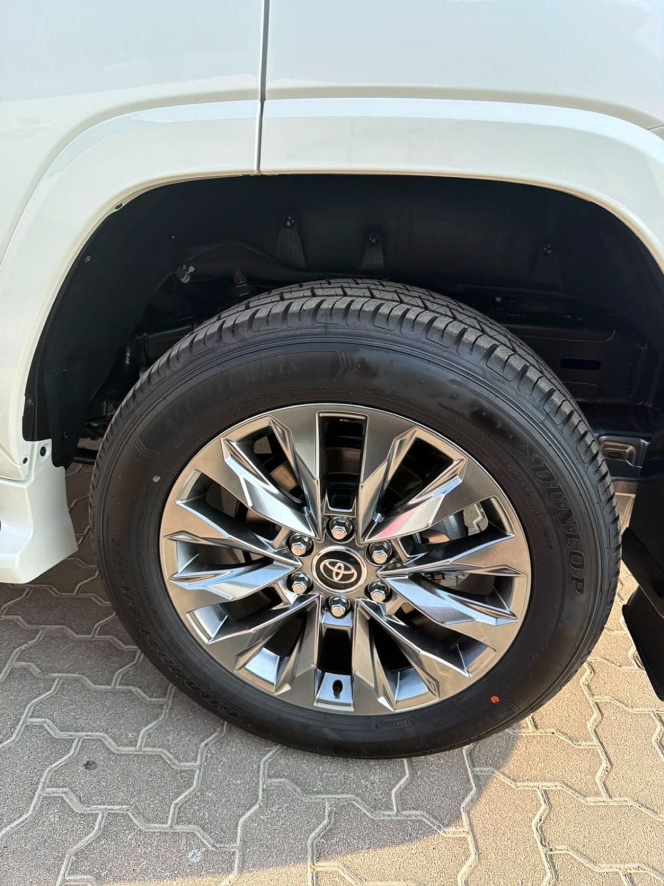 تويوتا لاند كروزر VXR