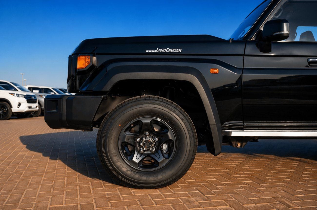Toyota Land Cruiser 70 v6 petrol