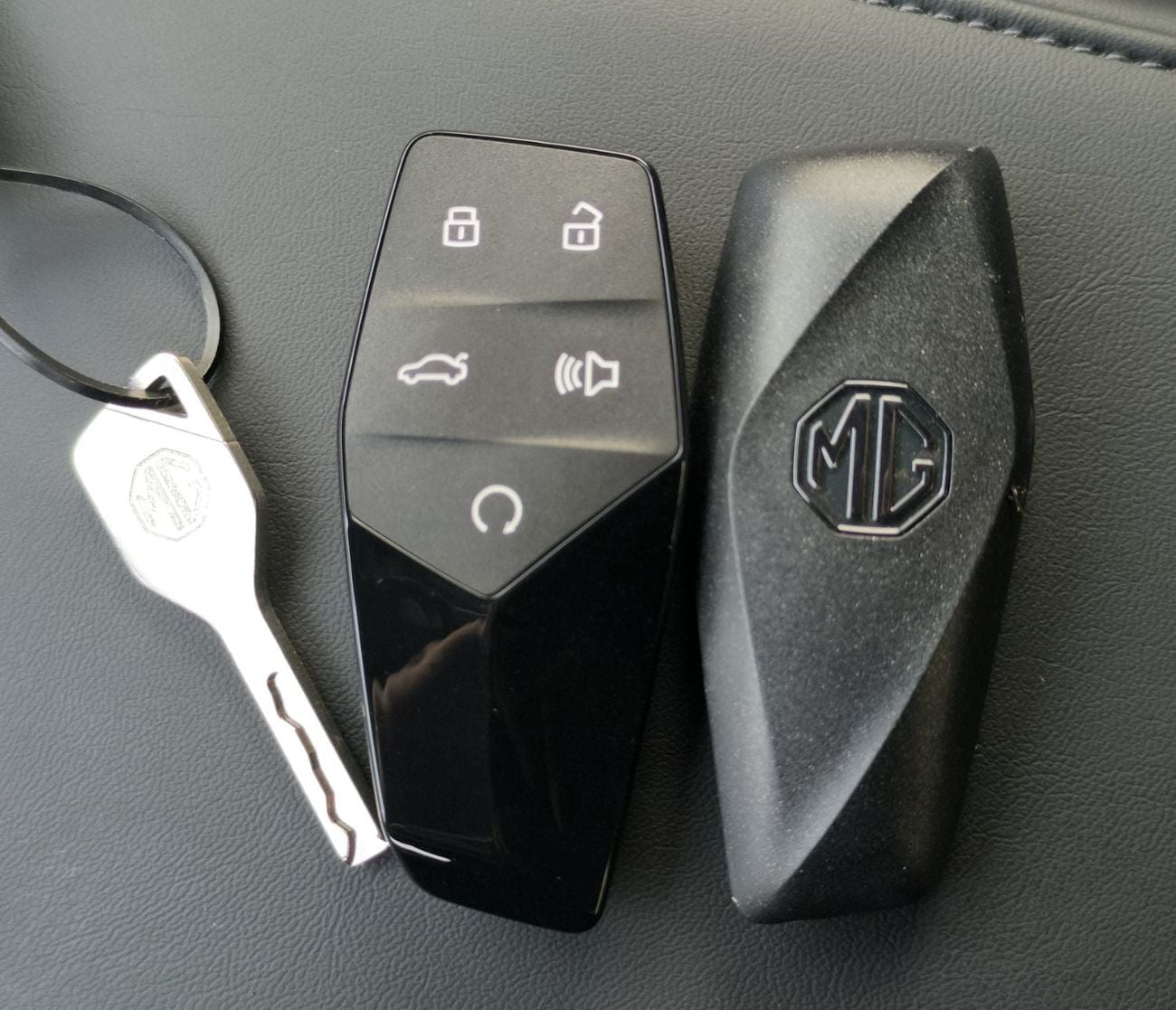 MG One LUX