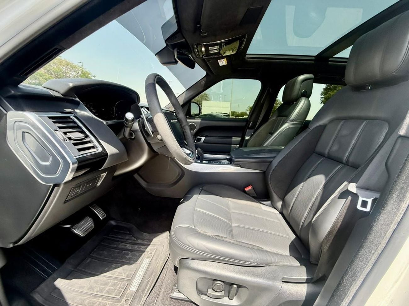 لاند روفر رينج روفر سبورت HST P400 3.0L l RANGE ROVER SPORT l GCC SPECS l FULL-SERVICE HISTORY l UNDER WARRANTY l