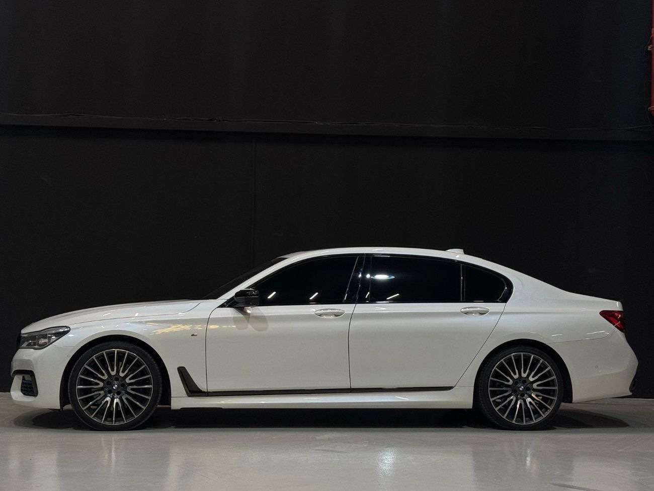 بي أم دبليو 750Li XDRIVE M SPORT