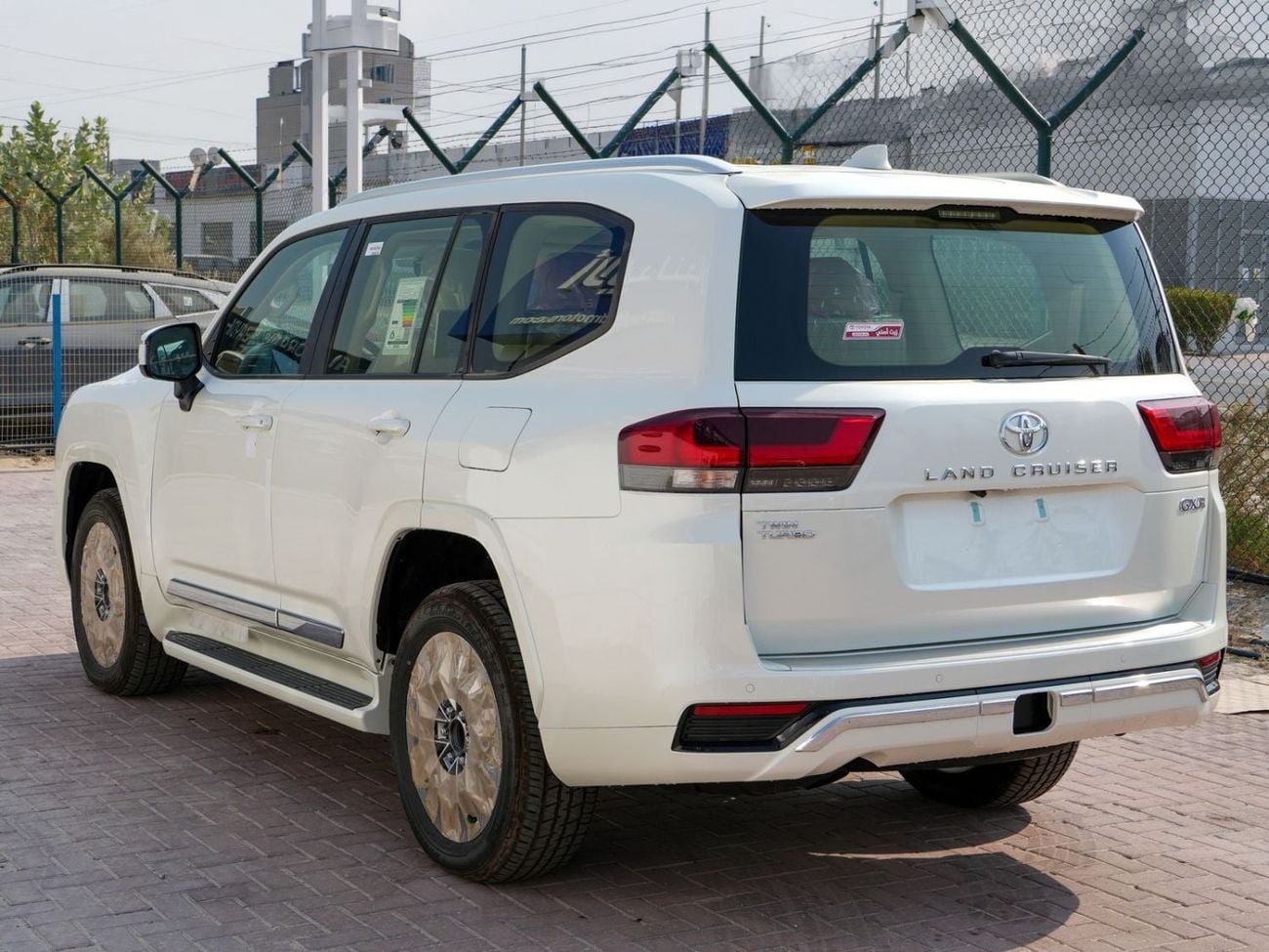 Toyota Land Cruiser GXR TOYOTA Land Cruiser GXR 3.5 TT Petrol AT With , Radar JBL , 360 Camera , Compressor | Saudi Specs Av