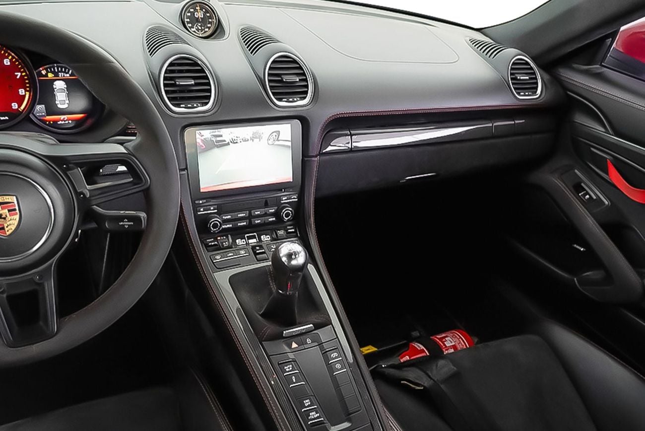 Porsche 718 Cayman GT4