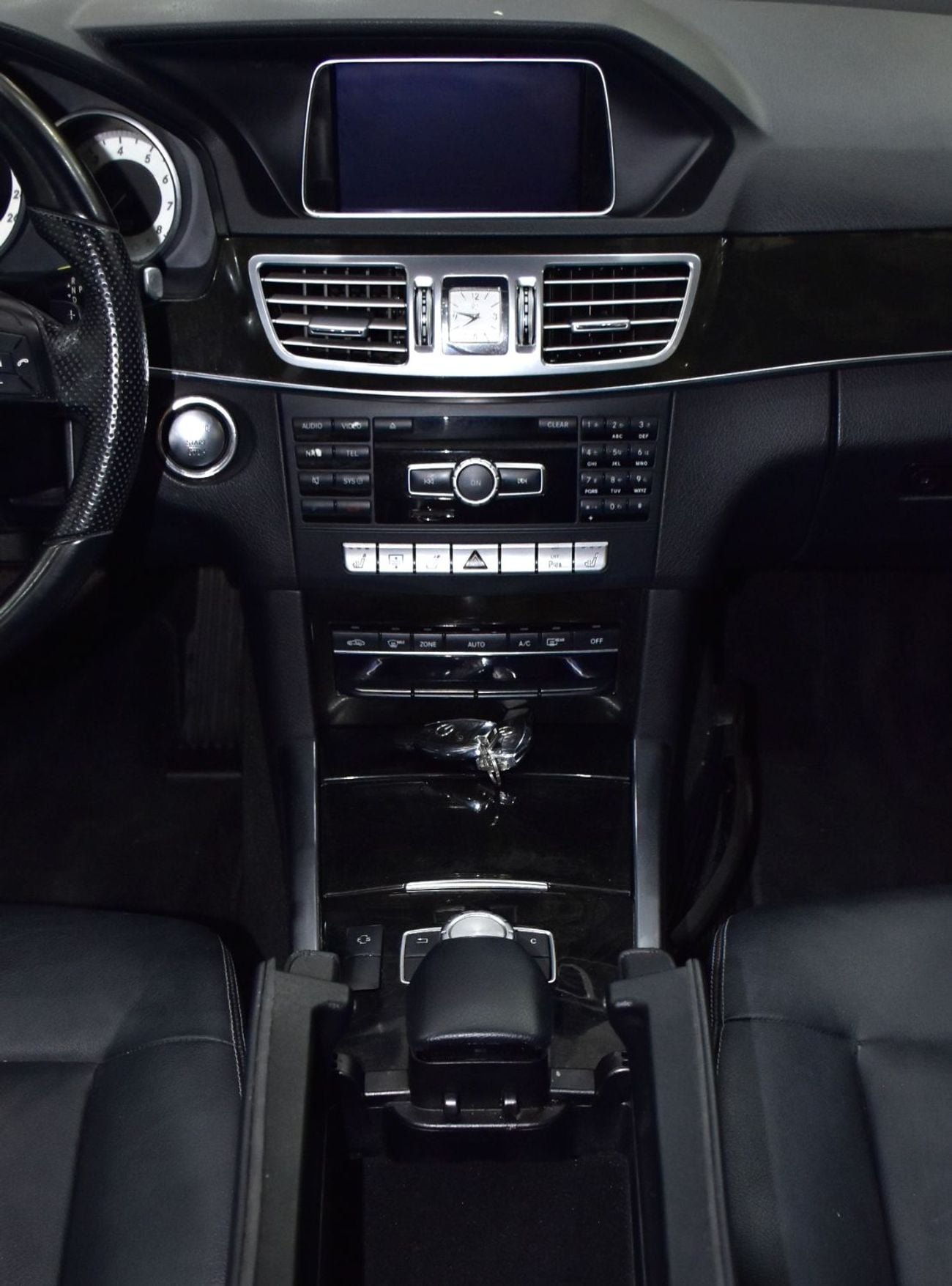 مرسيدس بنز E 400 STANDARD EXCELLENT DEAL for our Mercedes Benz E400 Hybrid ( 2014 Model ) in White Color Japanese Specs