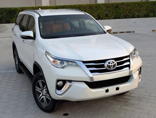 Toyota Fortuner EXR 4x4 V4 2.7L GCC Specs Interior and Exterior Excellent Condition