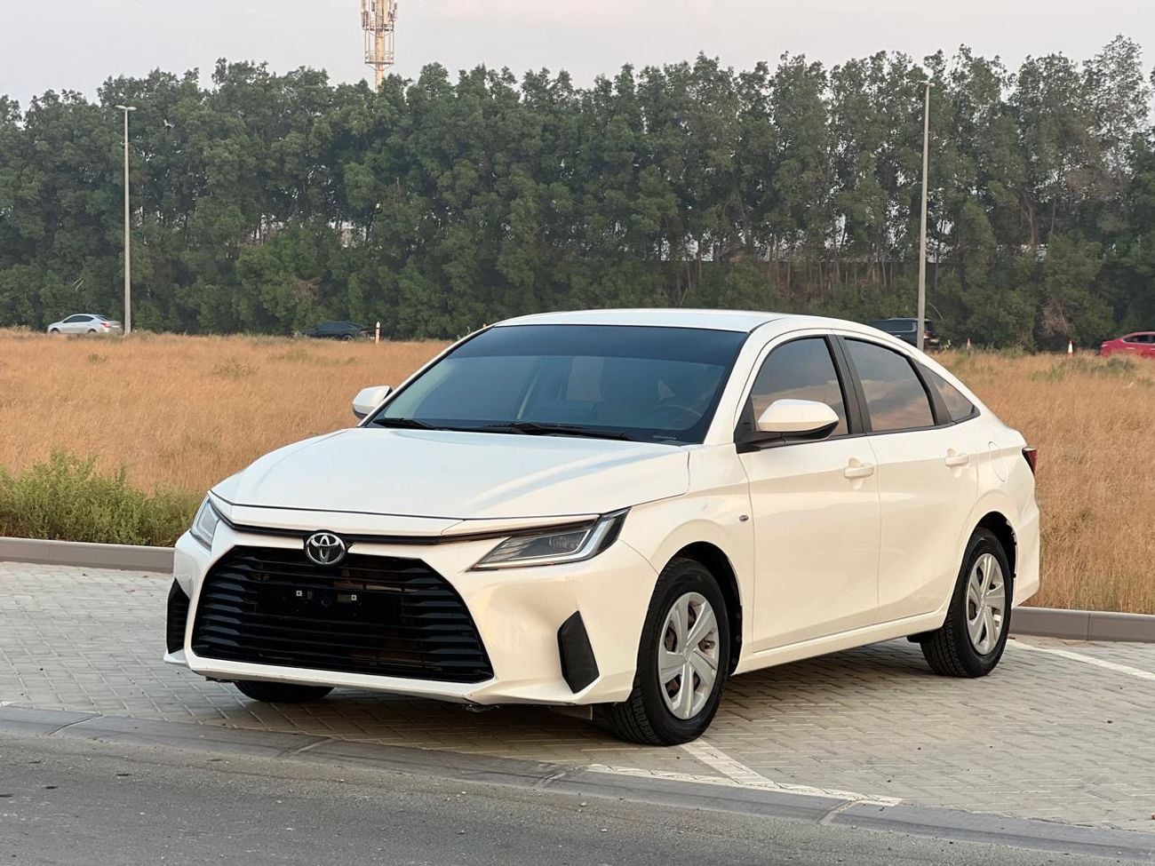 Toyota Yaris E