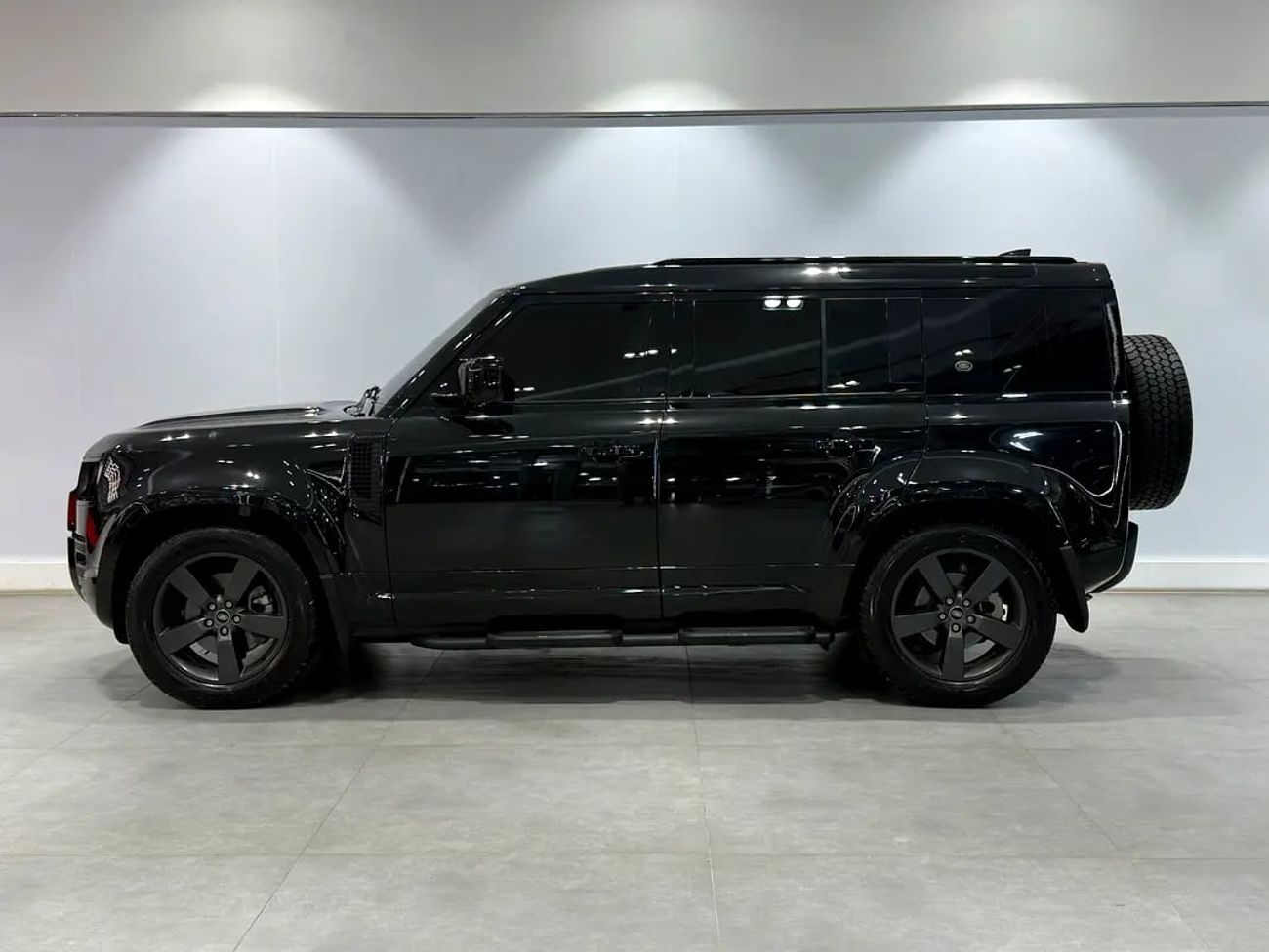 Land Rover Defender 110 SE P300 GCC Specs
