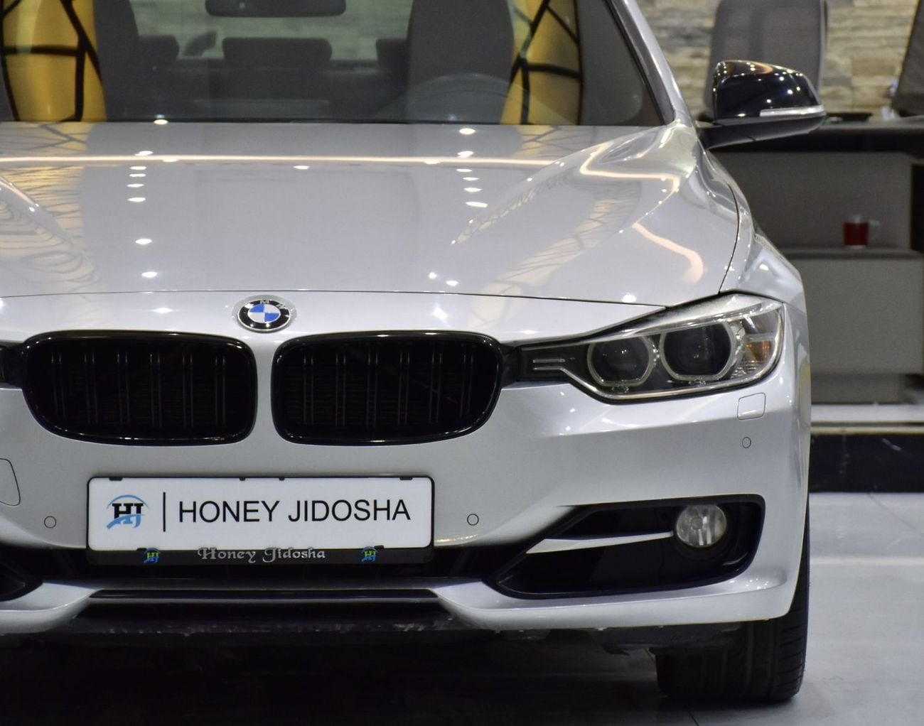 بي أم دبليو 335i عرض ممتاز لسيارة BMW 335i Sport (موديل 2013) باللون الفضي بمواصفات خليجية