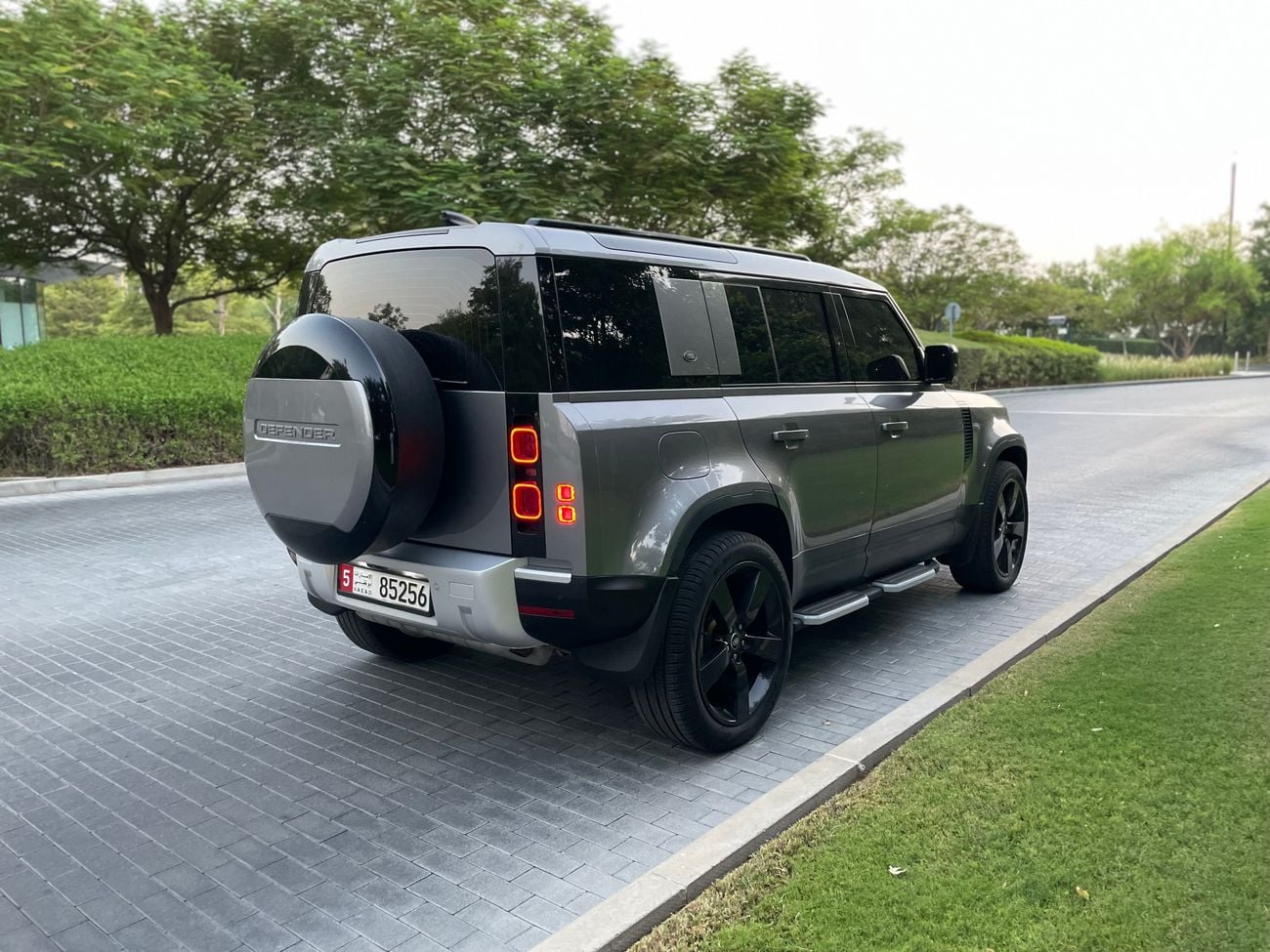 Land Rover Defender p400 x dynamic