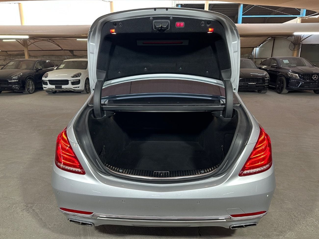Mercedes Maybach S500 Maybach MERCEDES MAYBACH S-CLASS 2016 | 6 BUTTONS | REAR SEAT COMFORT PACKAGE | LOW MILEAGE!