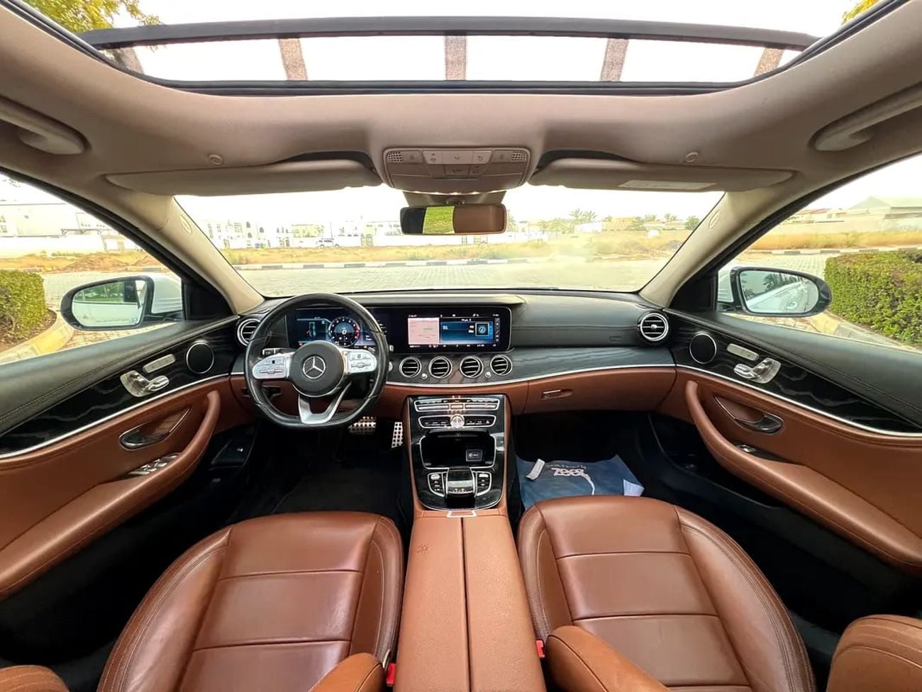 مرسيدس بنز E300 PREMIUM PLUS Mercedes E300. Gcc