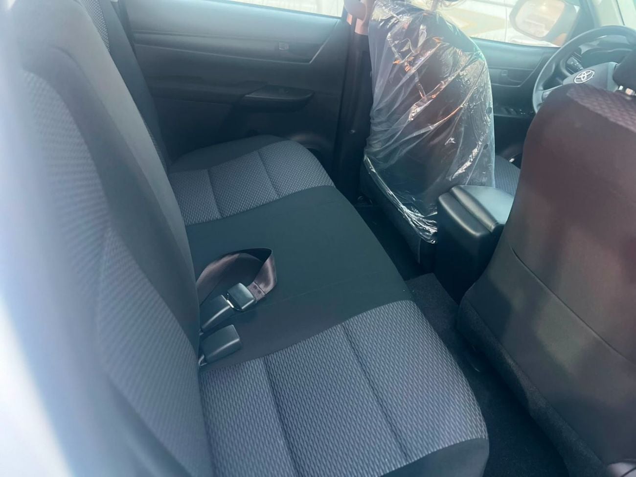 تويوتا هيلوكس TOYOTA HILUX DOUBLE CABIN || 2.4L DIESEL 4×4 | WHITE 2026