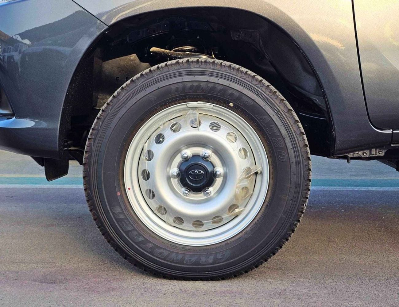 Toyota Hilux 2.4L DIESEL TOYOTA HILUX BASIC NARROW BODY || DOUBLE CABIN | 2.4L DIESEL A/T 4WD | PWR WINDOWS (CODE # HDA) GRAY
