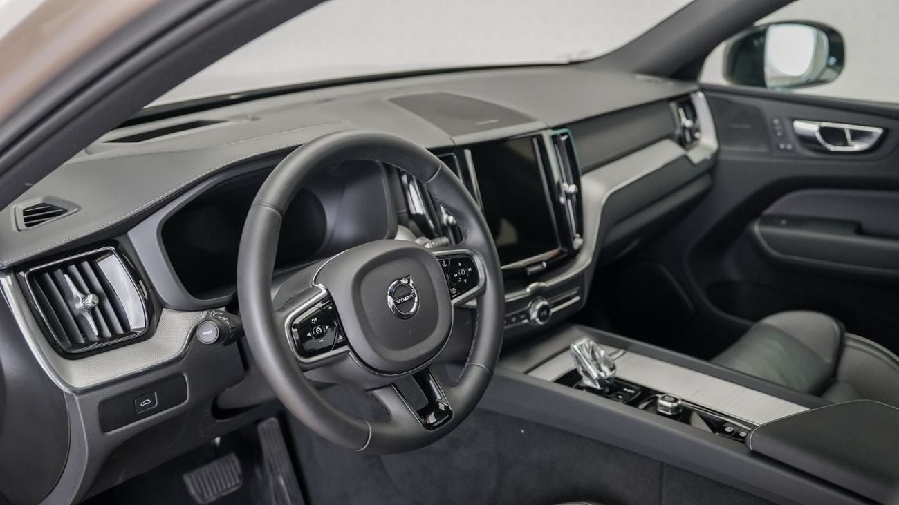 فولفو XC 60 B5 Ultimate Dark