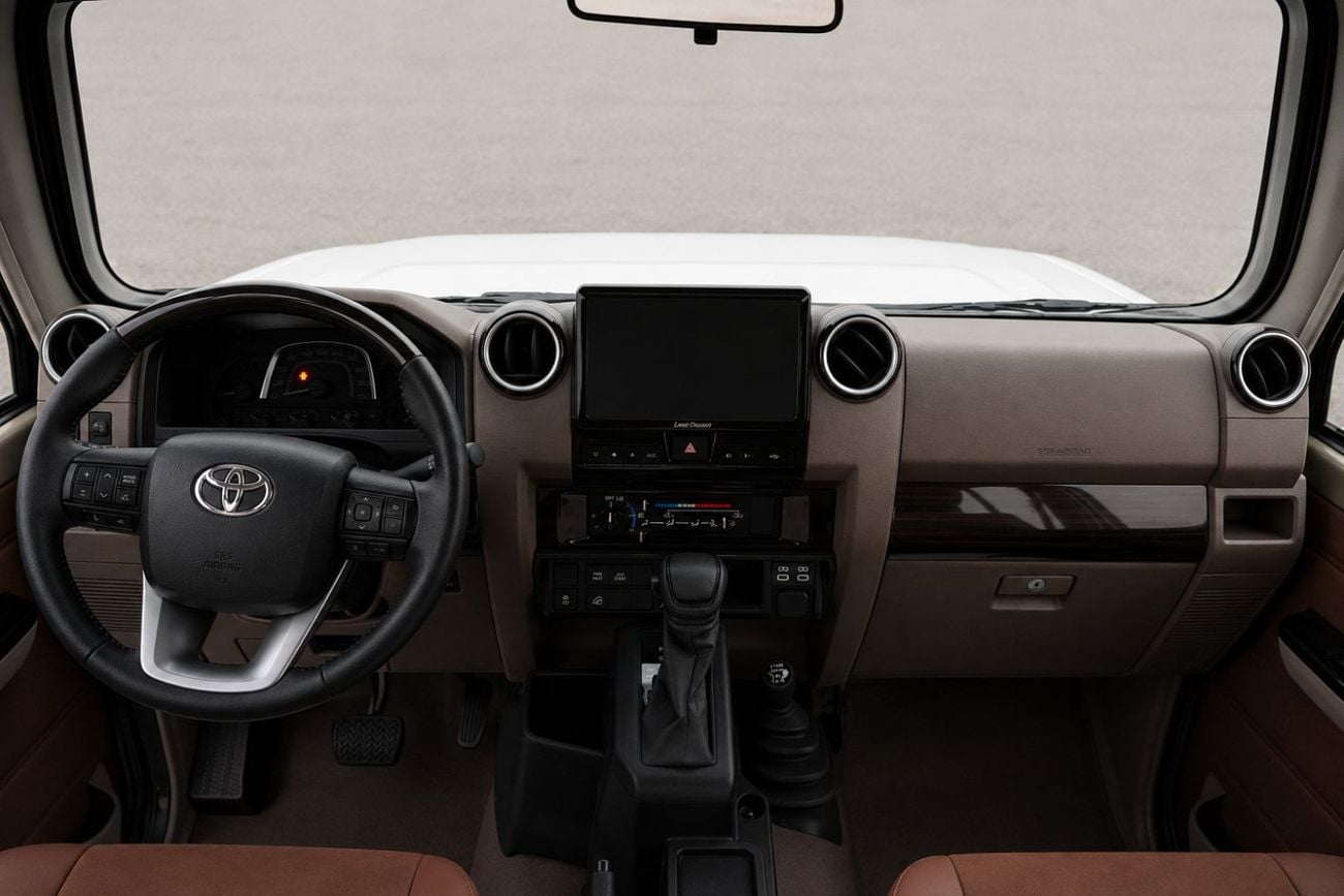 تويوتا لاند كروزر بيك آب S-DLX - DC 4x4 AT