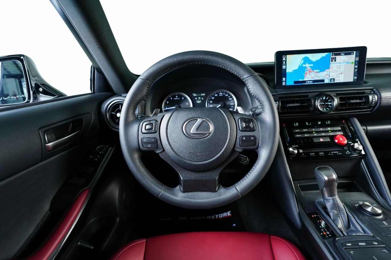 Lexus IS300 PREMIER GCC- warranty and Service package valid till November 2029