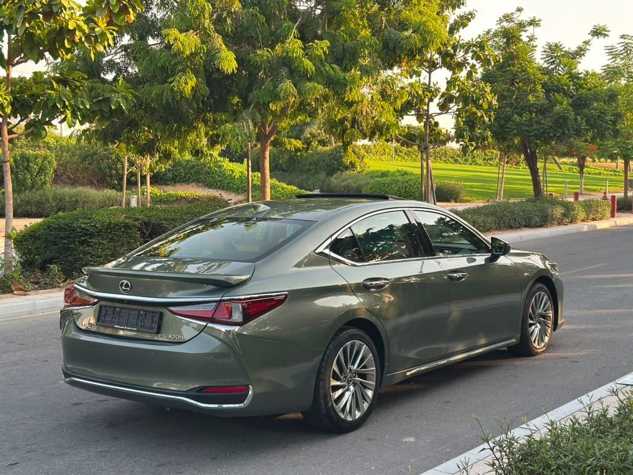 لكزس ES300h PLATINUM