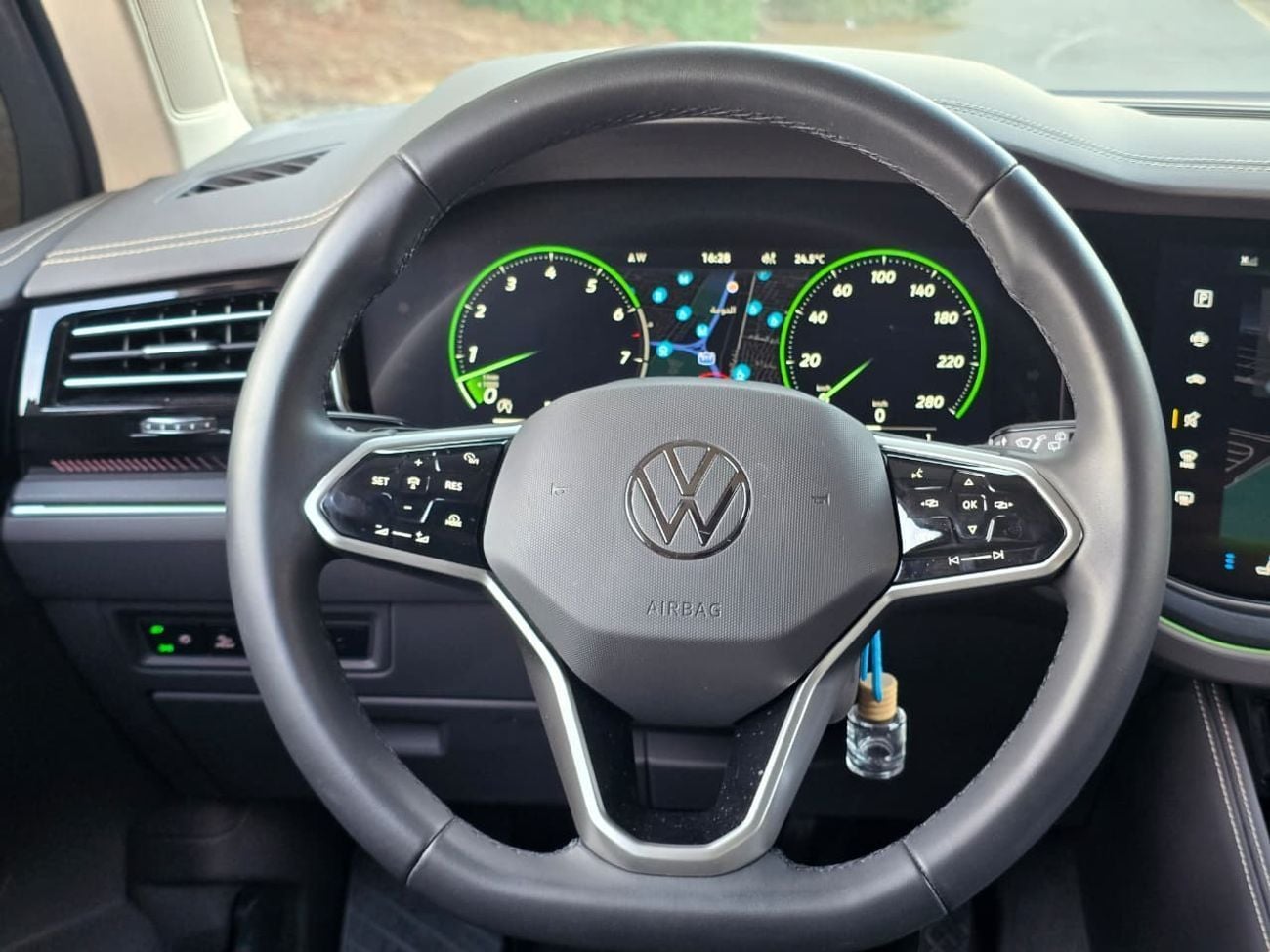Volkswagen Touareg ELEGANCE HL 3.0L VOLKSWAGEN TOUAREG 2024 GCC // UNDER WARRNTY // LOW MILEAGE // PERFECT CONDITION