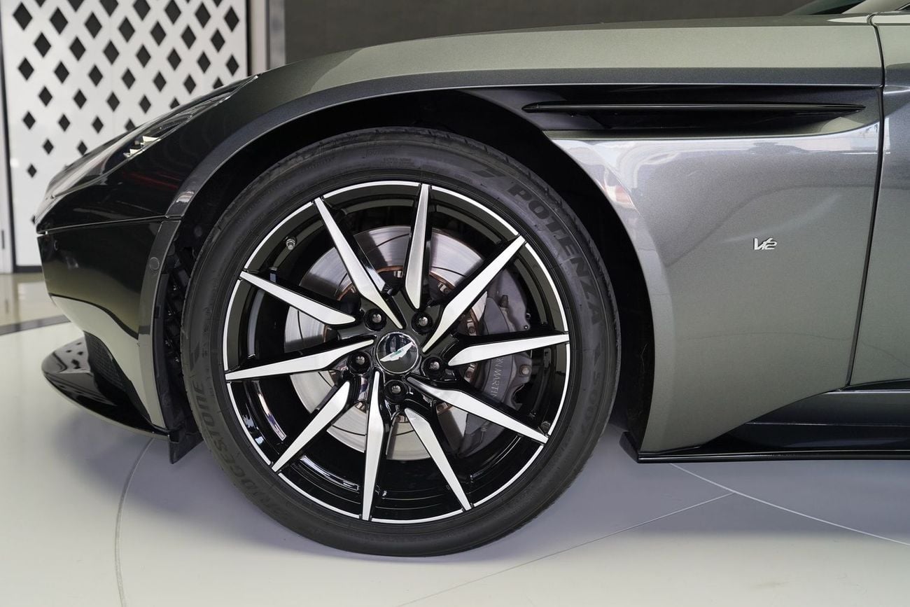 أستون مارتن DB11 ستاندارد STD