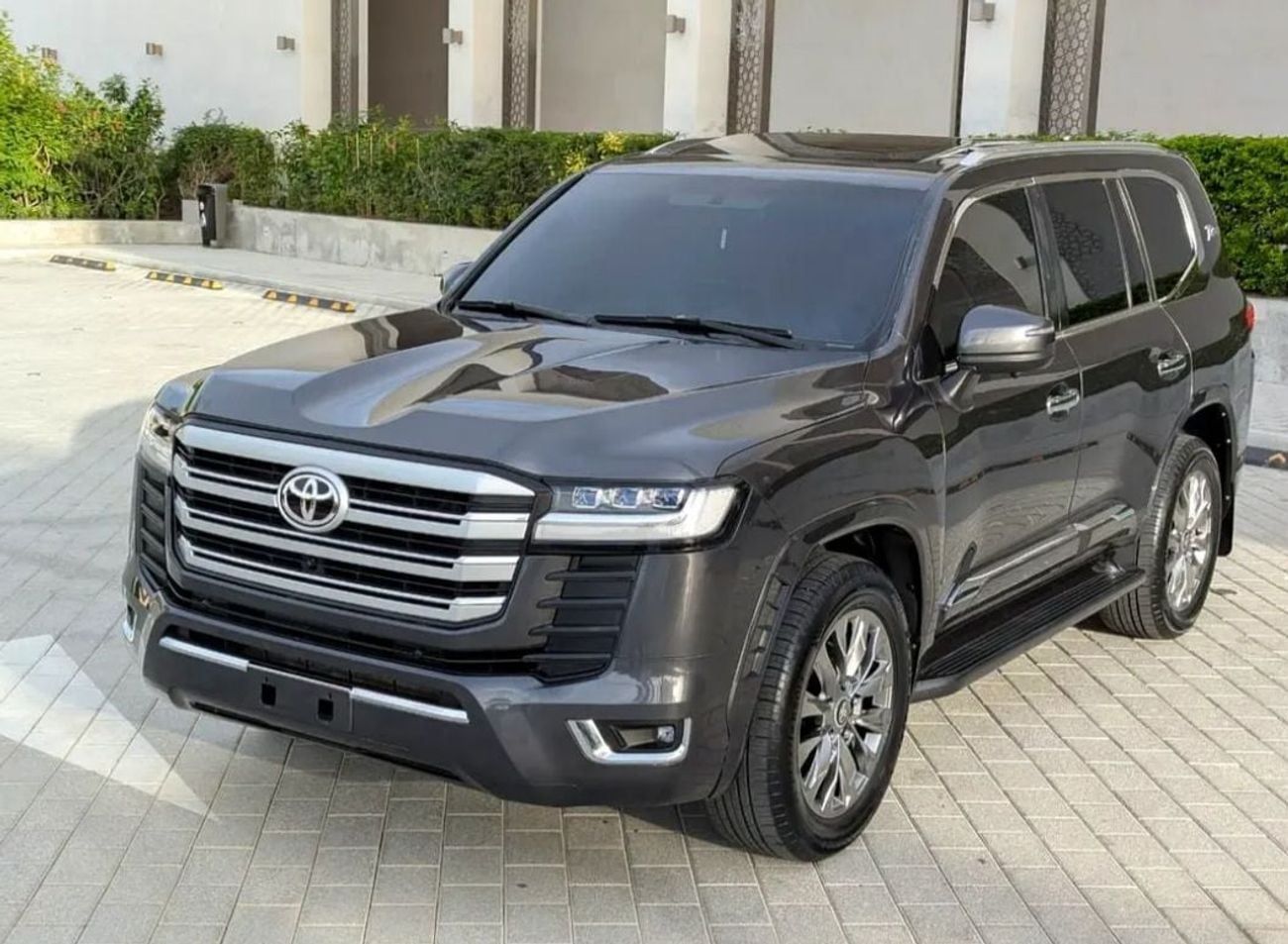تويوتا لاند كروزر GXR Toyota landcruise 2013Model Facelifted 2025 4.0L V6 petrol Engine Colour Black push start Transm