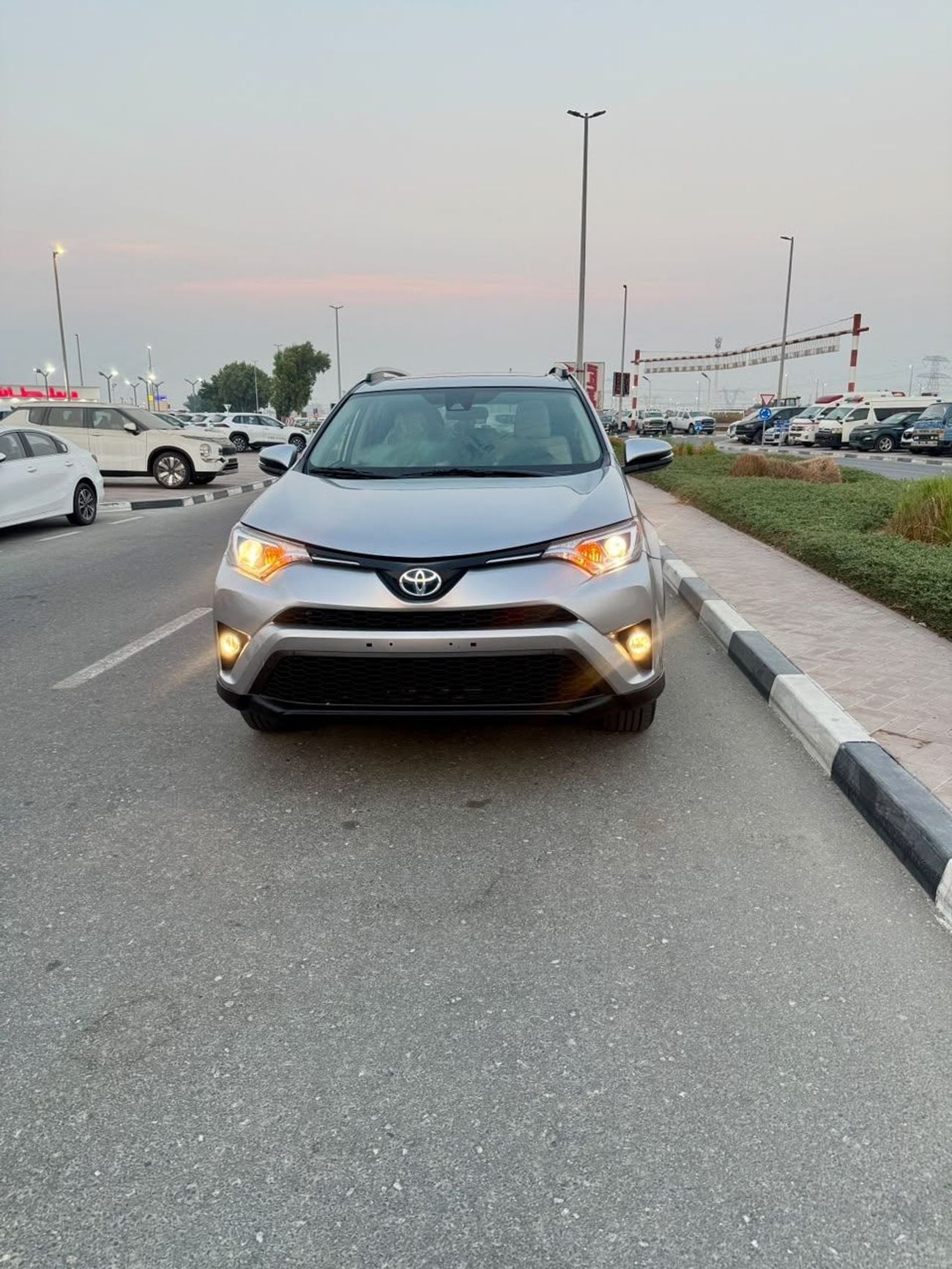 Toyota RAV4 XLE RAV4 XLE HV 4X4