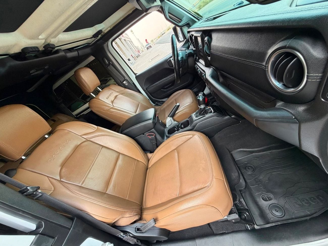 Jeep Wrangler SAHARA CITY SHARA V6 3.6L / BLIND SPOT / LEATHE / FULL SUSPENSION HORICON / 315 TIRES/ AND MORE..
