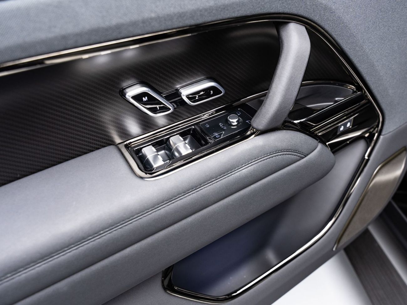 Land Rover Range Rover Sport SV EDITION ONE BUY NOW, PAY 2027 | THE BLACKLINE STANDARD | Al Tayer Warranty + Service Contract, Full Carbon, GCC