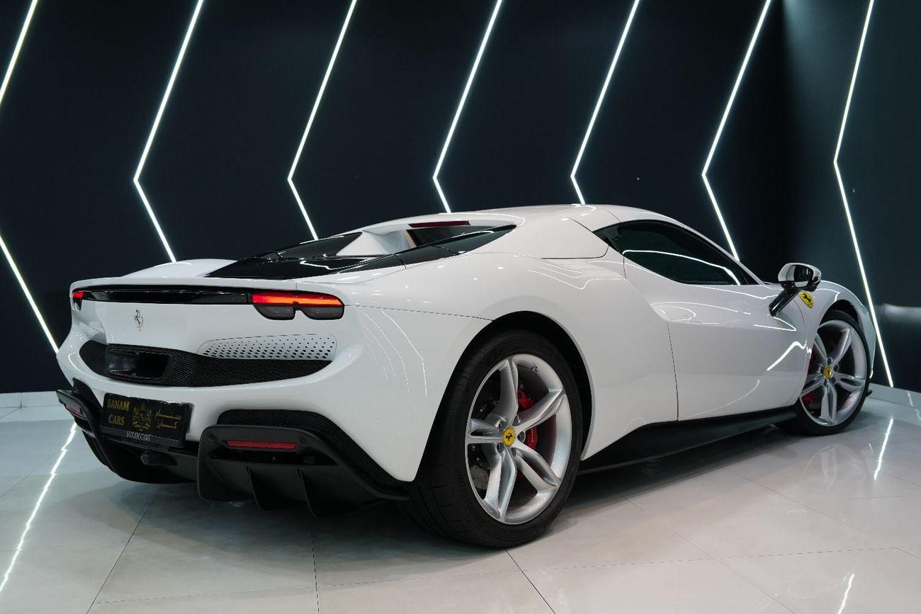 فيراري 296 GTB GTS حزمة أنظمة مساعدة السائق المتقدمة الكاملة، نظام أبل كاربلاي، نظام صوت JBL، تصميم داخلي من ألياف الكر
