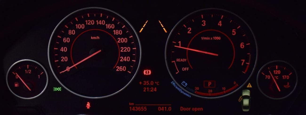 بي أم دبليو 335i عرض ممتاز لسيارة BMW 335i Sport (موديل 2013) باللون الفضي بمواصفات خليجية