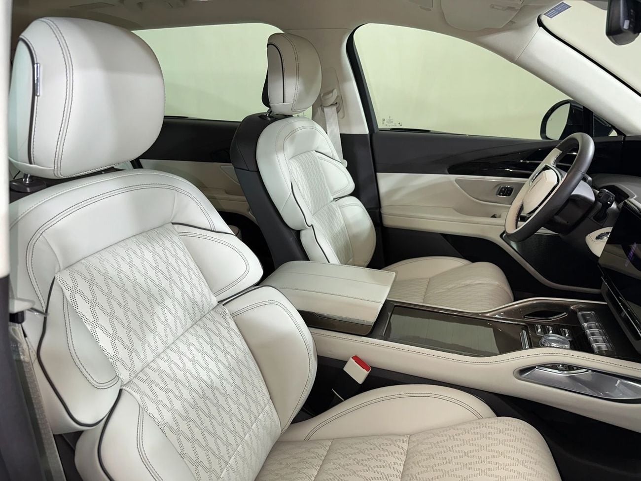 Lincoln Nautilus RESERVE III NU-NAU925H/AL TAYER MOTORS/ AL QOUZ SHOWROOM