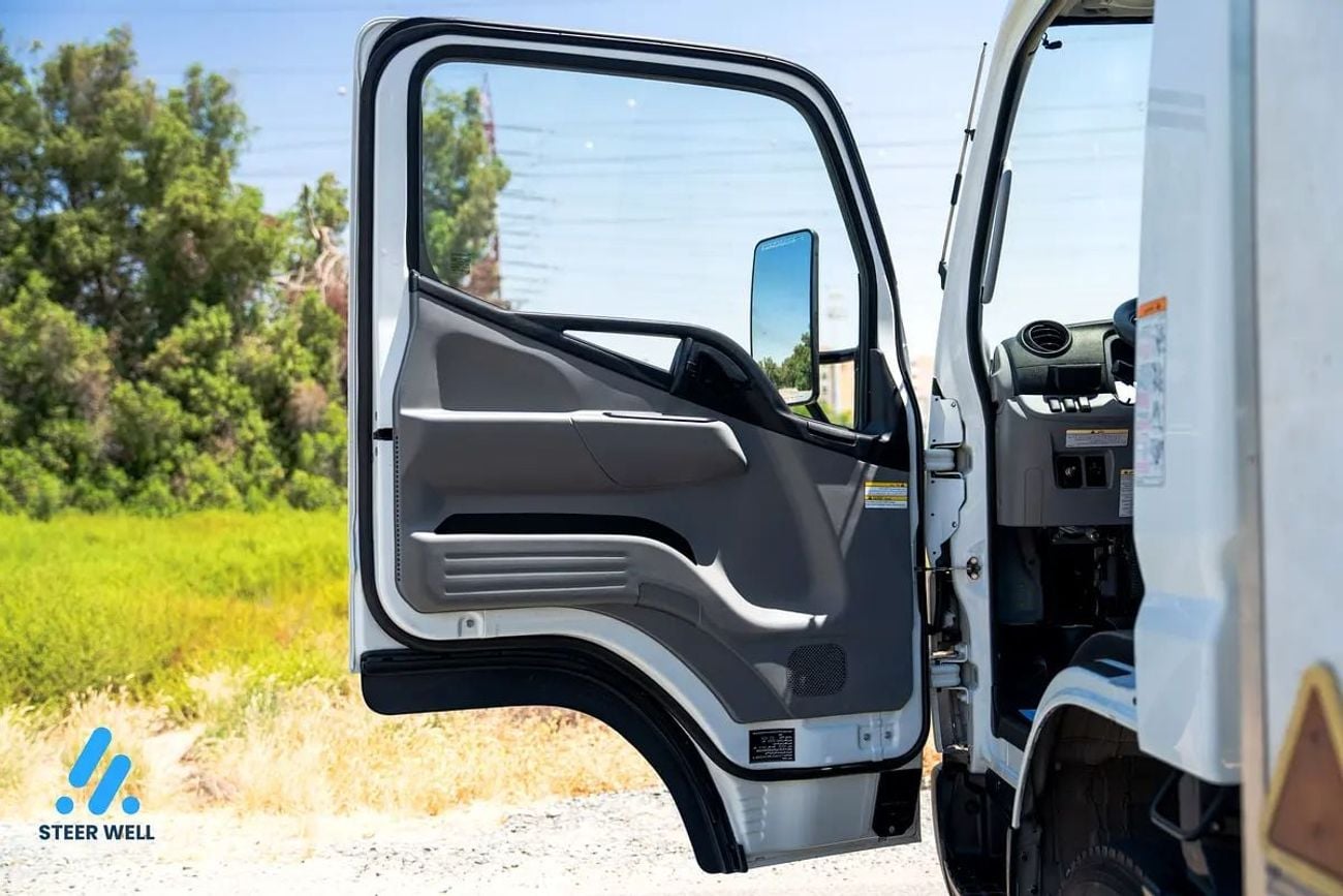 Mitsubishi Fuso Canter STD 2021 (Pickup with Box) 3.0L Diesel - GCC Specs - Perfect Condition!