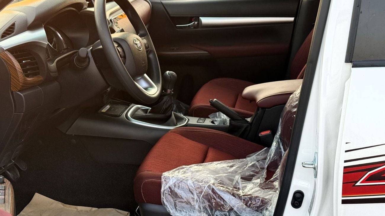 Toyota Hilux DLX 2.4L Diesel MT 2026YM