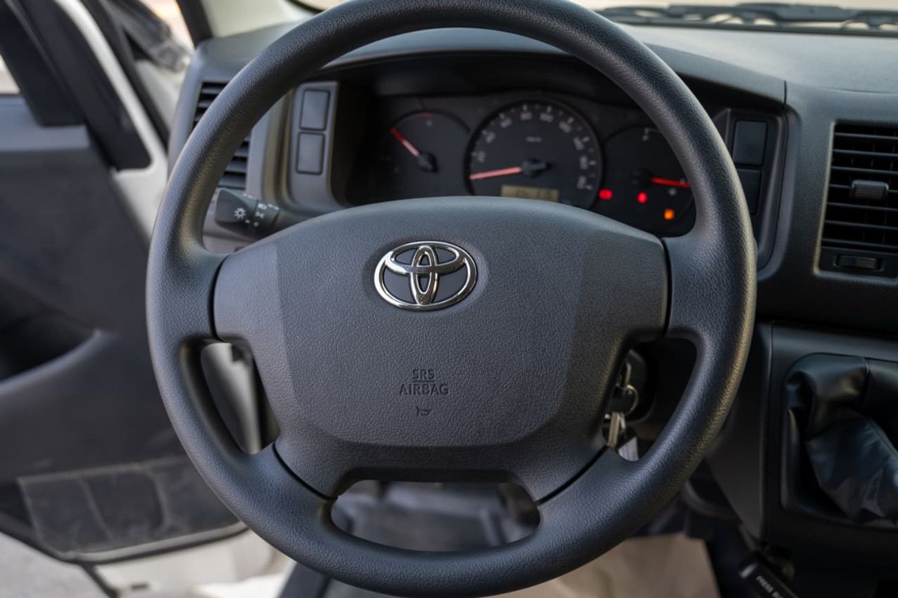 تويوتا هاياس STD 2.7 PETROL V4 REAR WHEEL DRIVE 5 DOOR 13 SEATERS