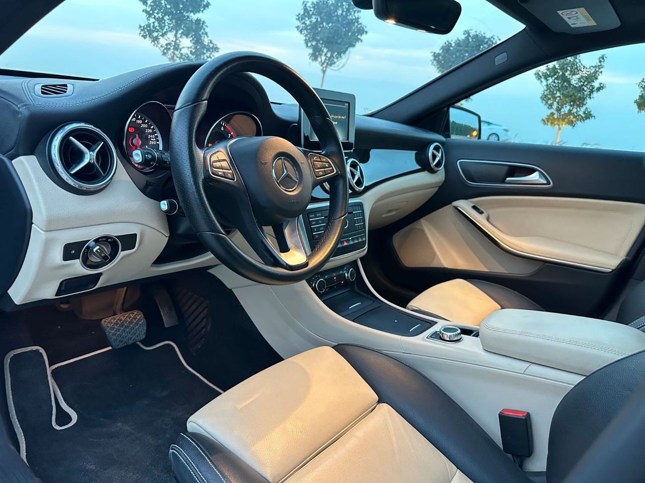 Mercedes Benz GLA250 STANDARD STD