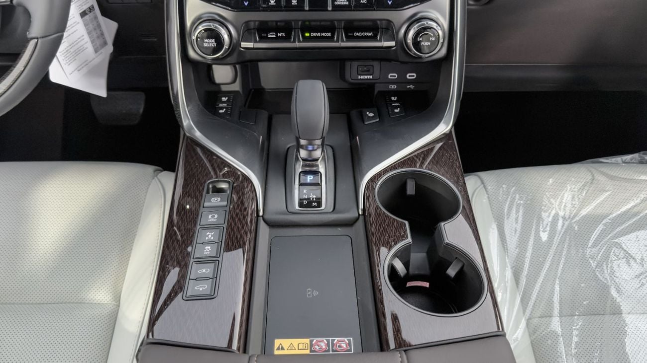 لكزس LX 700h SIGNATURE 2026 Lexus LX700h Signature 3.5L AT Hybrid With Auto park (Gray-Beige)