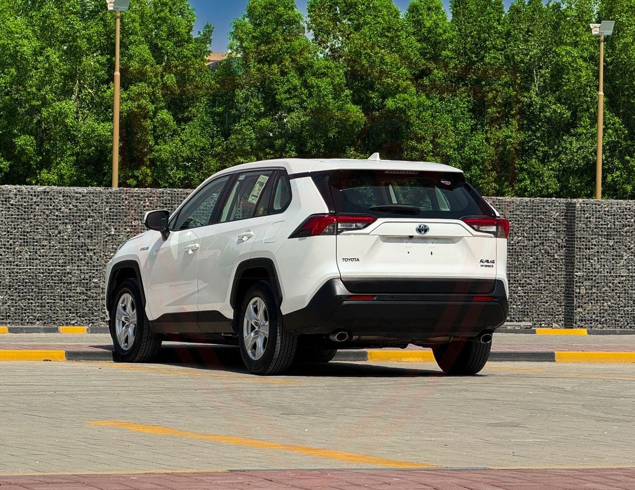 Toyota RAV4 LE HEV Toyota Rav4 Hybrid | 2.5 L | 2019 | GCC | Accident-Free | In Excellent Condition | 1320 P.M