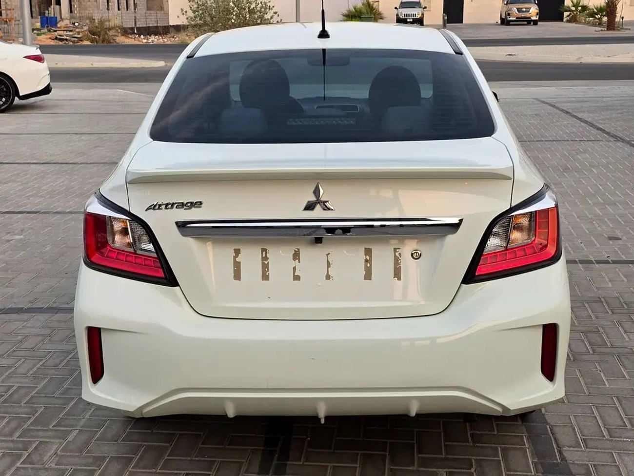 ميتسوبيشي اتراج جي إل إكس توب GCC Specs