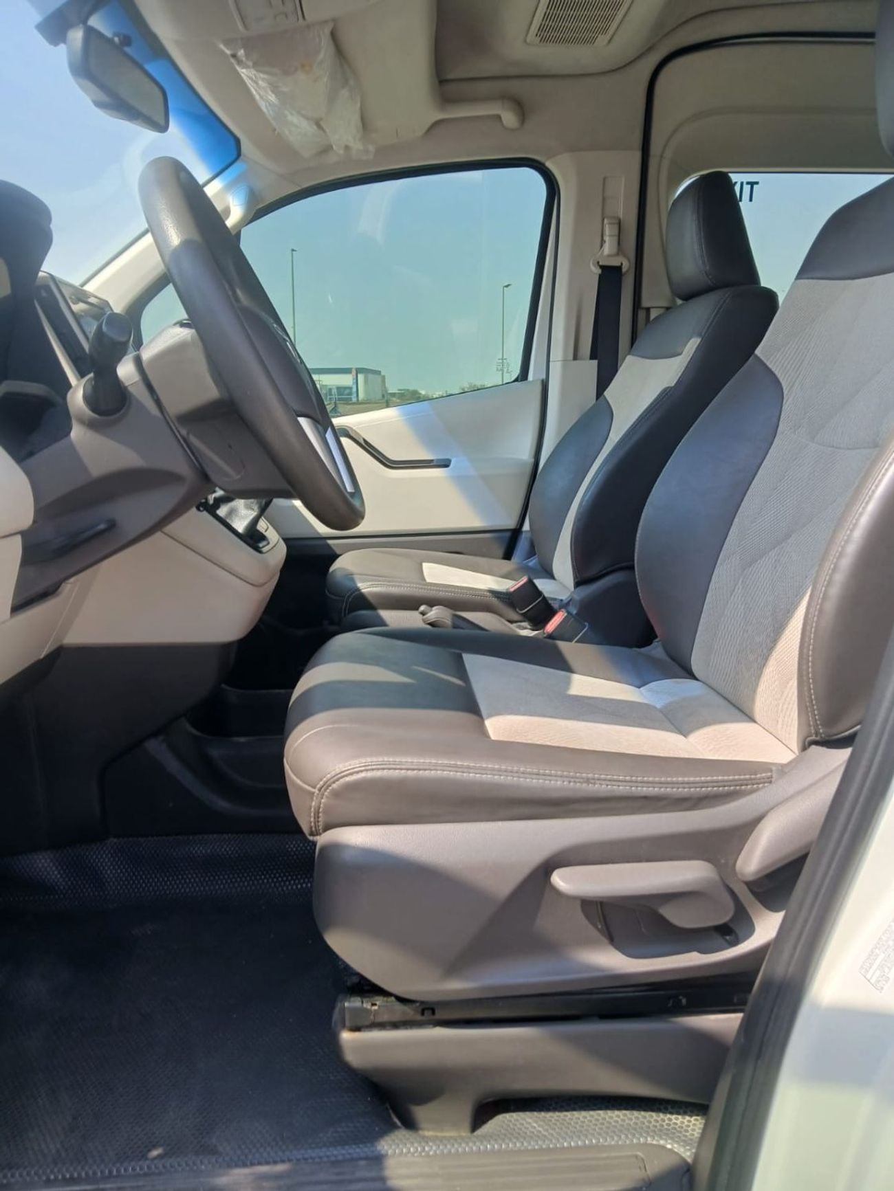 Toyota Hiace GL 2.8L Diesel Manual 9+ Seats 4 Doors