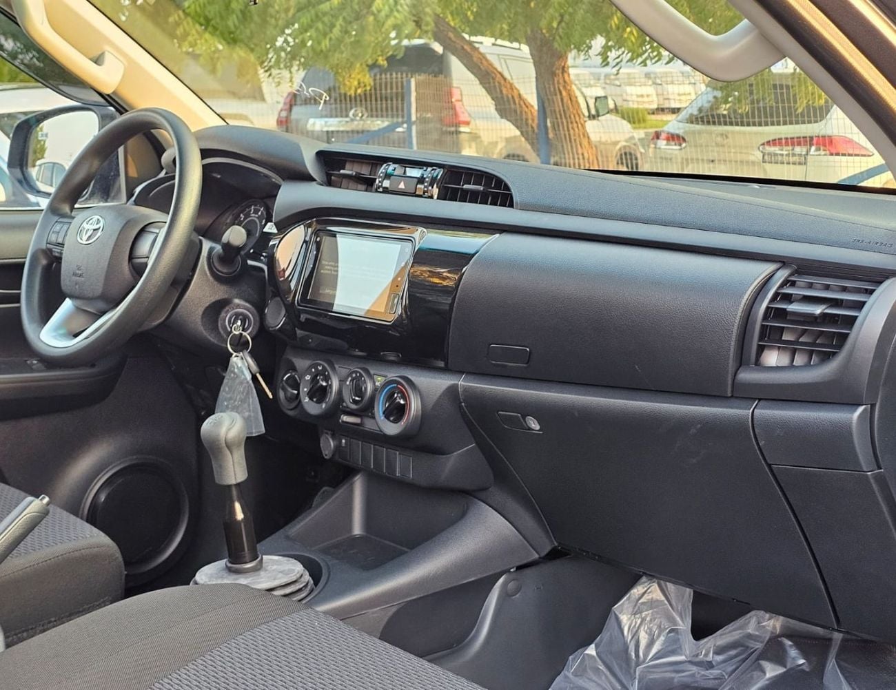 Toyota Hilux SINGLE CABIN TOYOTA HILUX SINGLE CABIN LONG BODY || 2.4L DIESEL V4 M/T 4WD | 5+2 HOOKS | PWOER WINDOW | DIFF-LOCK
