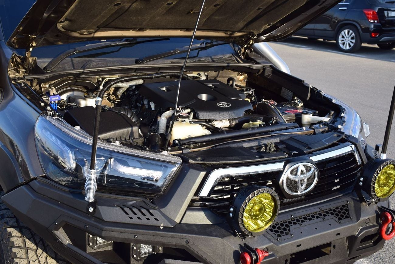 تويوتا هيلوكس 4X4 (2.8L) DIESEL RIGHT HAND