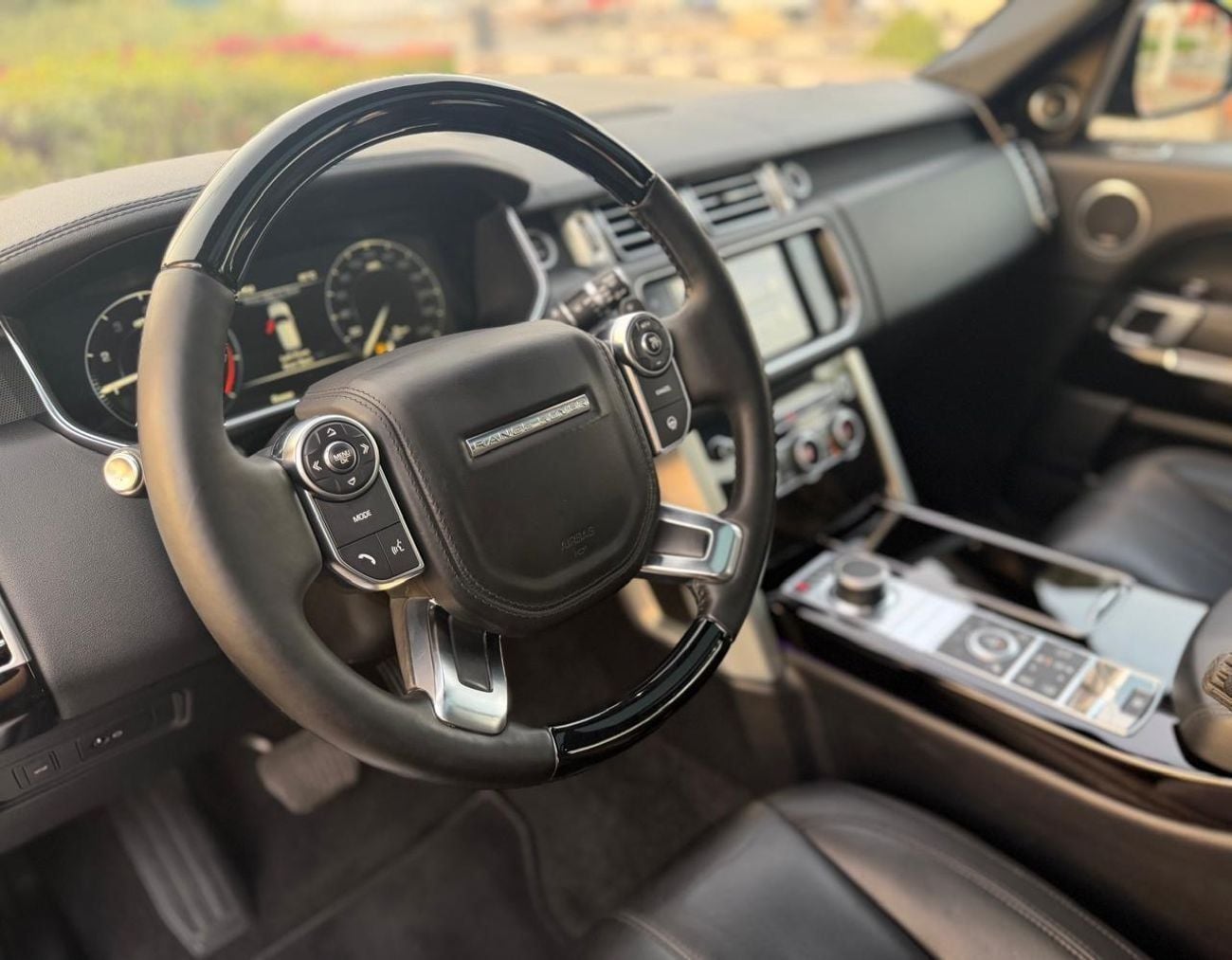 Land Rover Range Rover HSE Land Rover Range Rover HSE 2016 GCC Specs Full Service History 2 Keys First Owner One Year Warranty