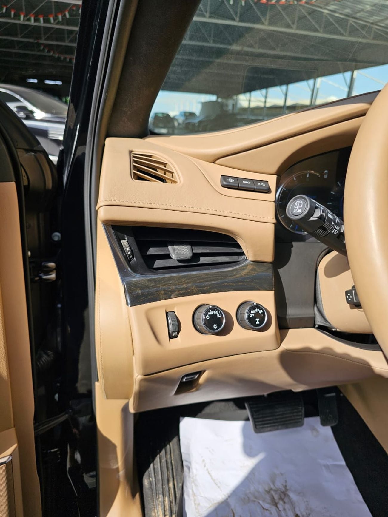 كاديلاك إسكاليد ESV PREMIUM LUXURY