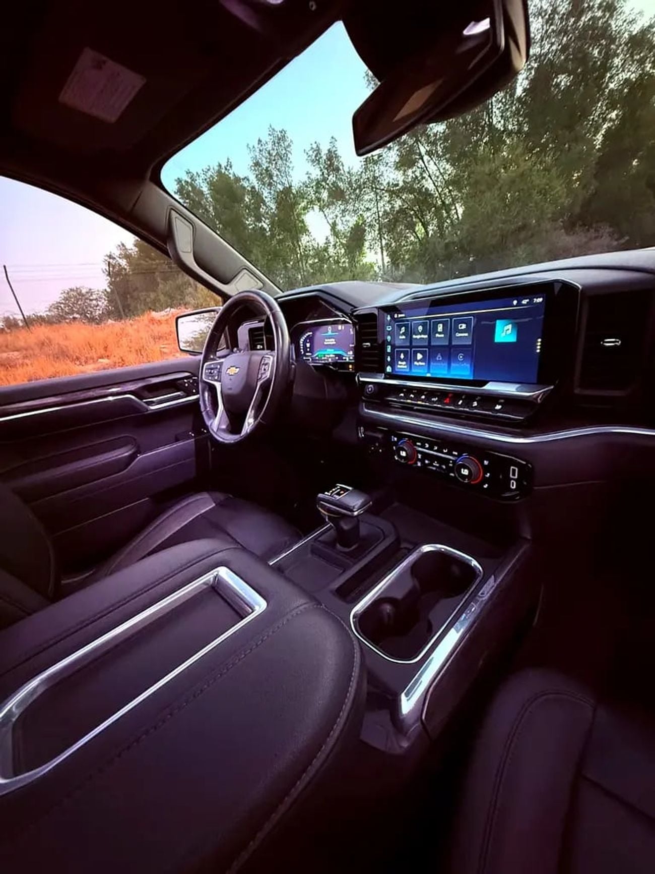 Chevrolet Silverado شيفروليه سيلفرادو LTZ موديل فل اوبشن بحالة ممتازة