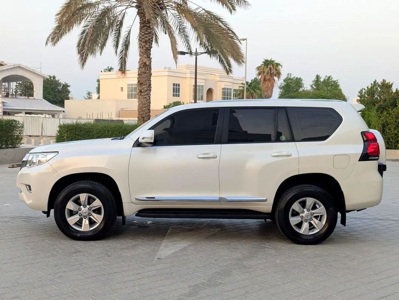 تويوتا برادو EXR مواصفات خليجية، محرك V6 سعة 4.0 لتر، حالة داخلية وخارجية ممتازة
