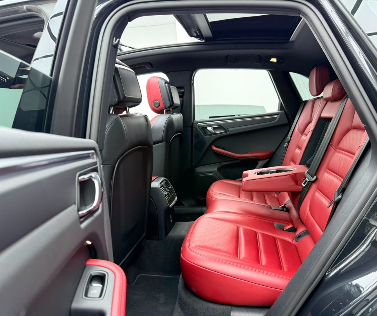 Porsche Macan T 2023 Porsche Macan T, Warranty, Full Porsche Service History, Fully Loaded, Excellent Condition, GCC