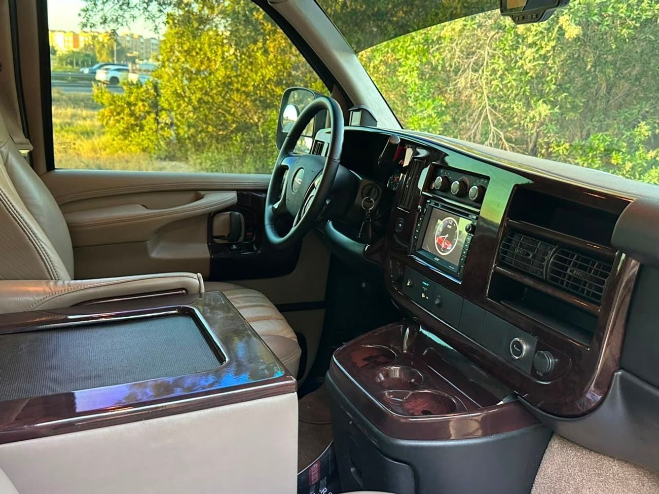جي أم سي سافانا GMC SAVANA 2013 GCC // VIP ROOM // TV // ACCIDENT FREE // PERFECT CONDITION // 9 SEATS