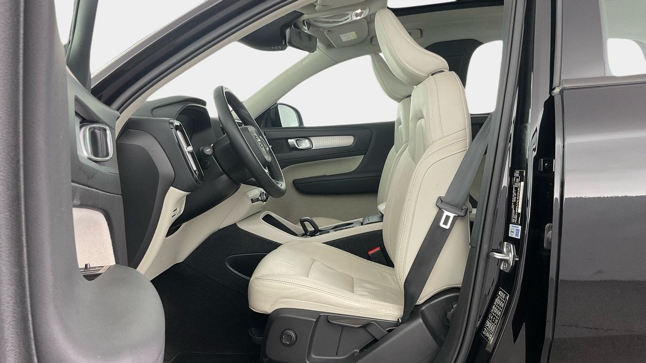 Volvo XC40 MOMENTUM | Guaranteed Warranty | 0 Down Payment
