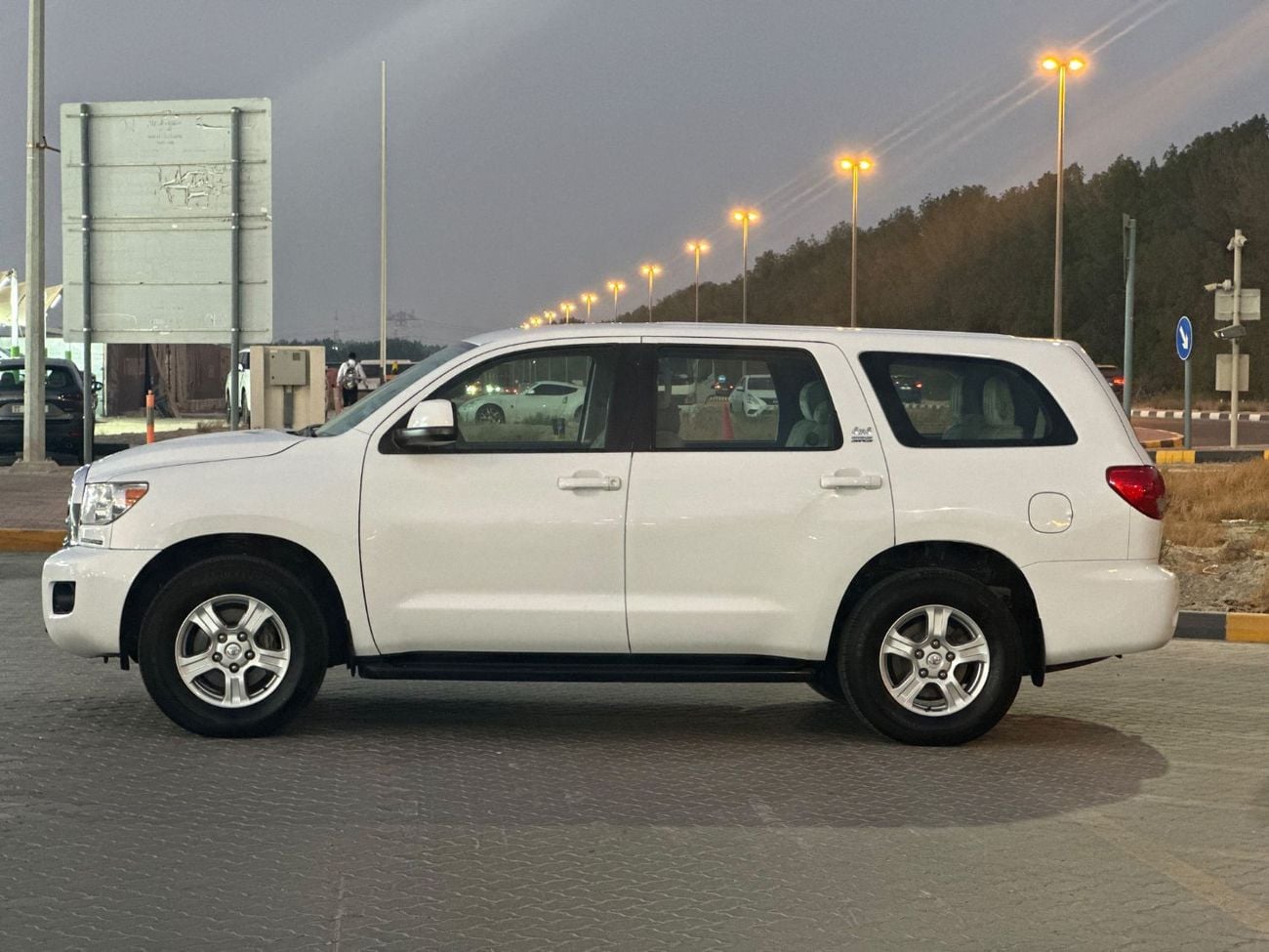 Toyota Sequoia SR5 4X4
